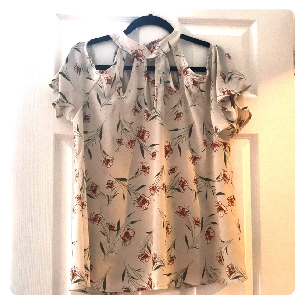 Cold shoulder light weight shirt